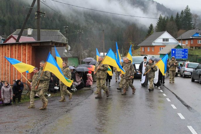 Одна із громад Закарпаття попрощалася із Героєм – 03