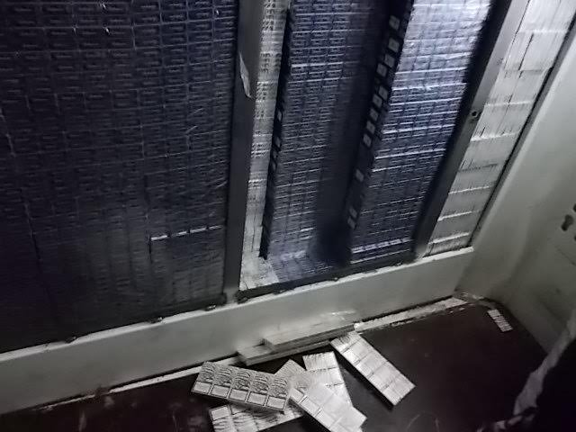 Закарпатські митники вилучили вантажівку через контрабанду цигарок – 05