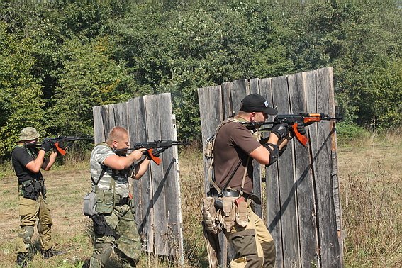На Закарпатті "поклали на колеса" військову техніку, що понад чверть століття припадала пилом – 02