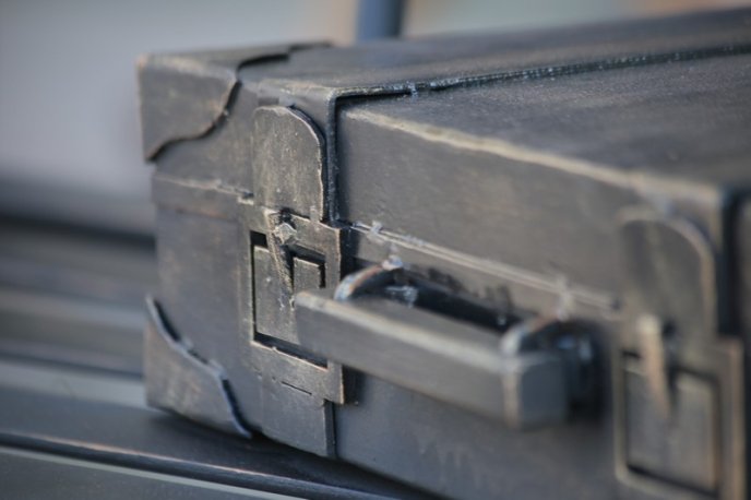 У центрі Мукачева встановлюють незвичну лавицю – 11