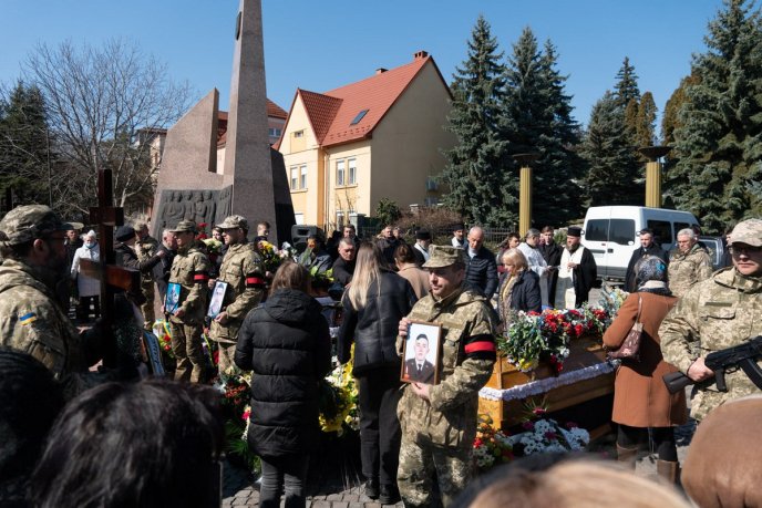 На Закарпатті поховали трьох захисників України – 01 На Закарпатті поховали трьох захисників України – 01
