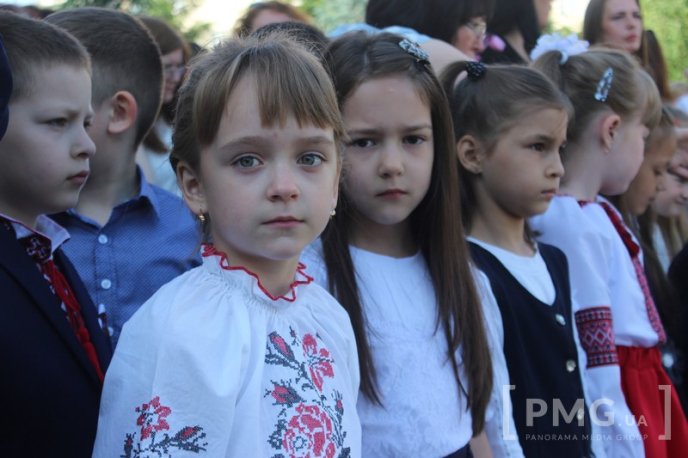 Свято останнього дзвоника відзначили у Мукачівській ЗОШ №13 – 08