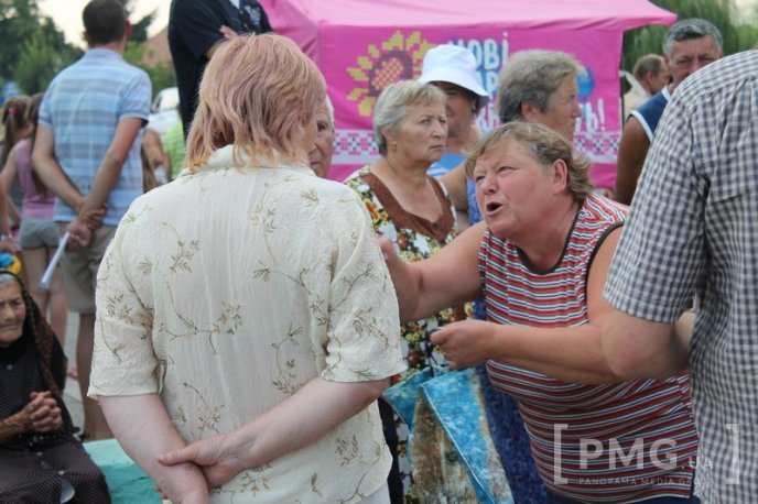Мешканці Ракошина не збираються відкривати трасу міжнародного сполучення "Київ-Чоп" – 13