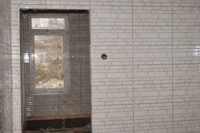 У Мукачеві триває реконструкція будівлі для НВК "Гармонії" – 03