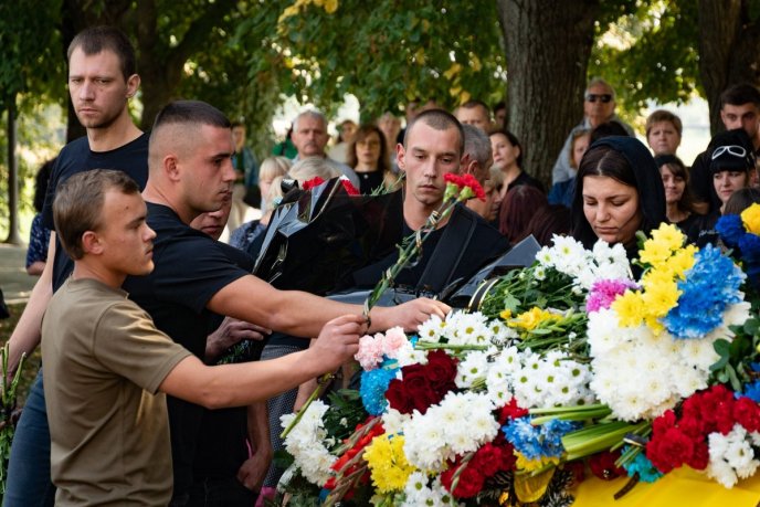На Закарпатті поховали 27-річного солдата – 02