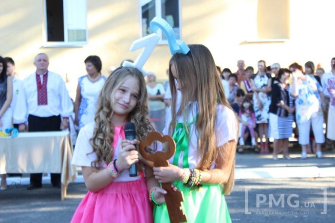 Свято Першого дзвоника відзначили у Мукачівській ЗОШ №1 ім. Пушкіна – 21