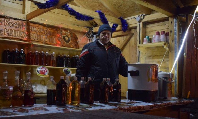 В Ужгороді починає працювати новорічно-різдвяний ярмарок – 06