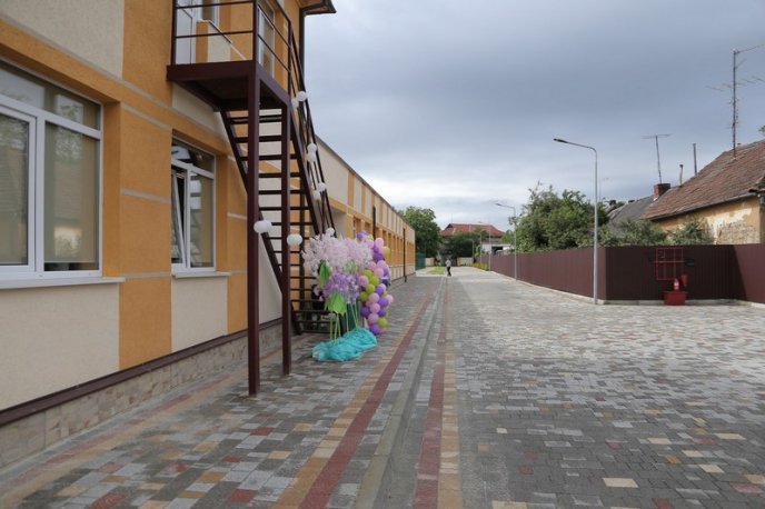 У Мукачеві урочисто відкрили новий корпус НВК "Гармонія" – 08