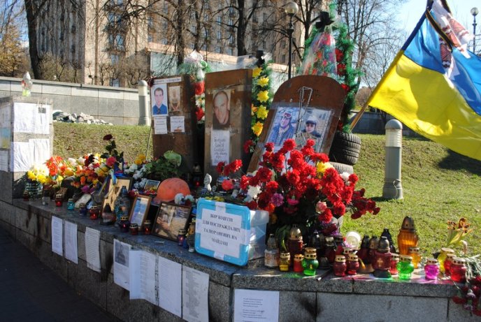 Один день з життя Майдану: на що перетворилась центральна площа України за місяць після революції (ФОТОРЕПОРТАЖ) – 45