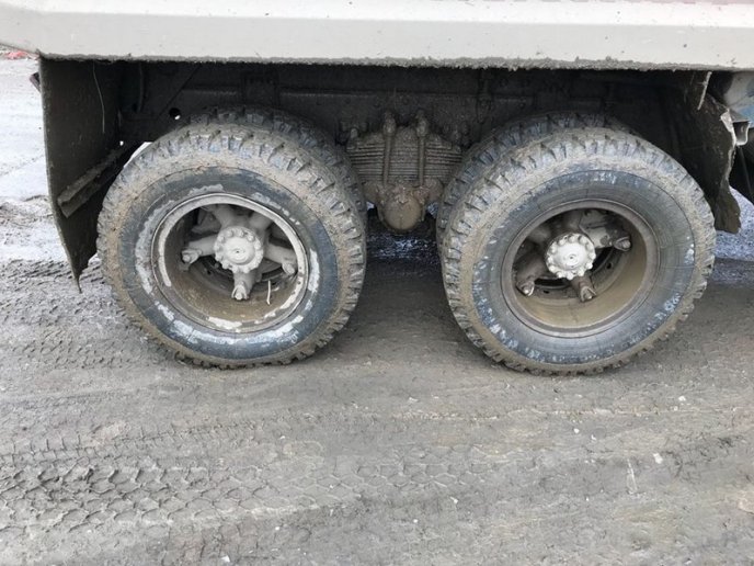 В Ужгороді забудовника оштрафують за те, що вантажівки виїжджали з будівництва із брудними колесами – 11