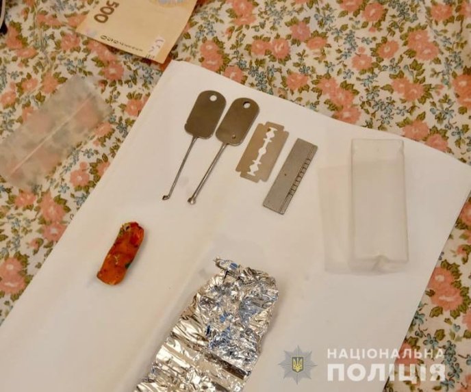 Житель Мукачівського району обікрав пункт обміну валют. Момент злочину зафіксували камери – 02