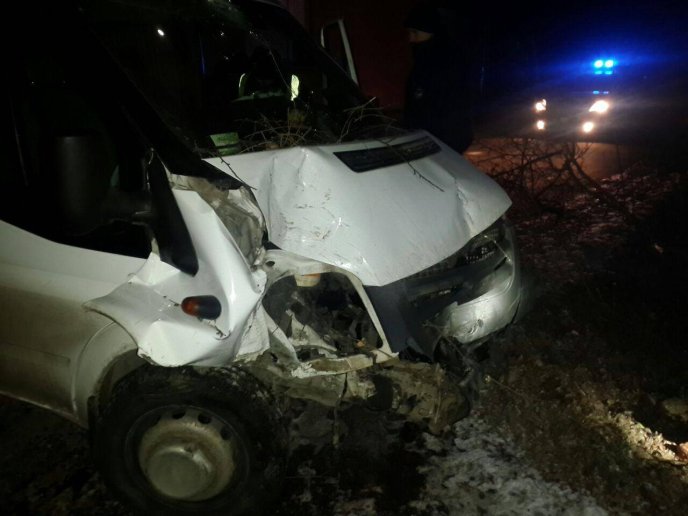 Поліція показала фото жахливих наслідків ДТП і просить водіїв дотримуватись дистанції – 10