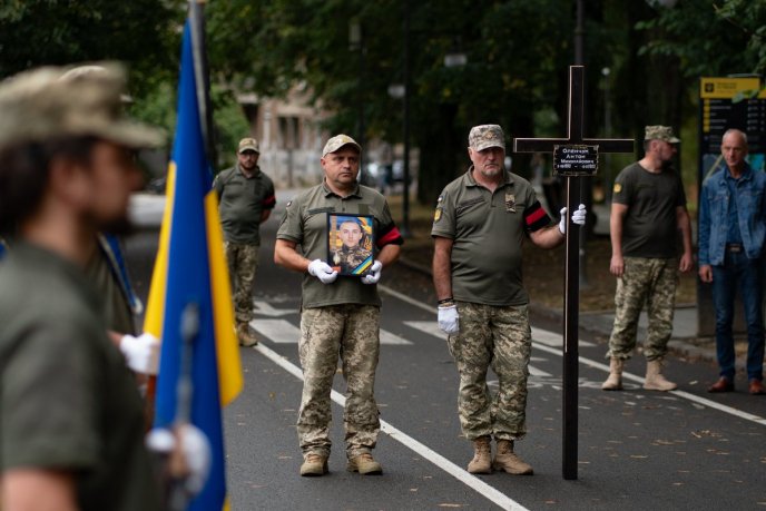 Ужгород попрощався із 31-річним Героєм, який загинув минулого року – 01 Ужгород попрощався із 31-річним Героєм, який загинув минулого року – 01