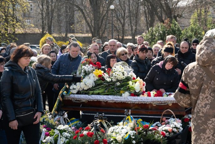 Загинув рівно за тиждень до дня народження: на Закарпатті прощались із Героєм – 03 Загинув рівно за тиждень до дня народження: на Закарпатті прощались із Героєм – 03