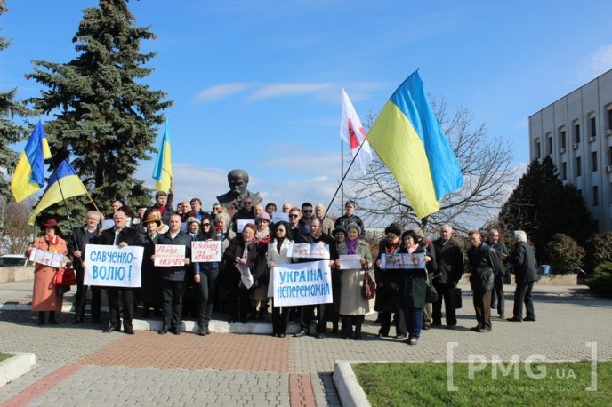 У Мукачеві пройшла акція на підтримку ув’язненої Росією Надії Савченко – 08