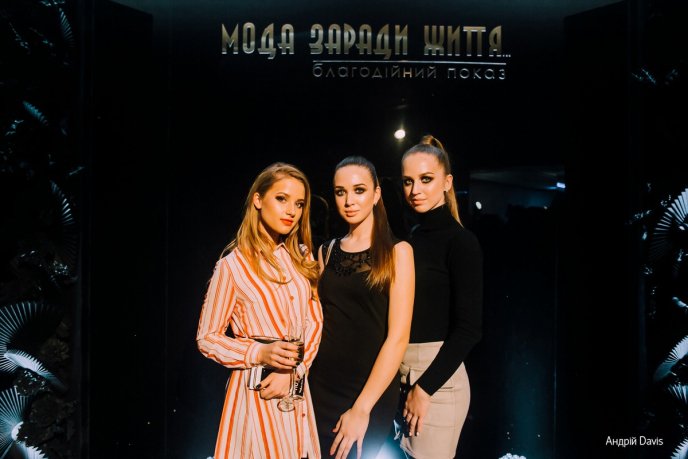 Мода заради життя: на Закарпатті відбувся ІІІ-й благодійний показ мод дизайнерки Роксолани Новак – 131