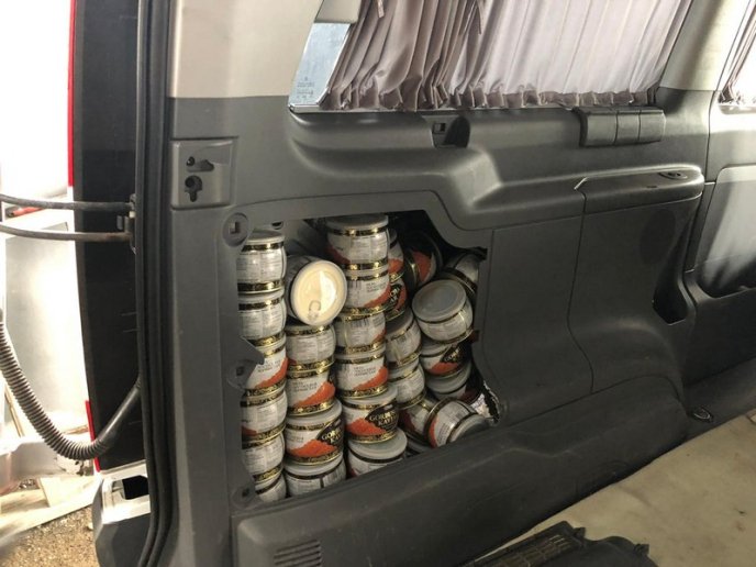 Закарпатець запакував мікроавтобус ікрою – 02