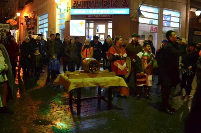 В Ужгороді стартував фестиваль молодого вина "Закарпатське божоле" – 06