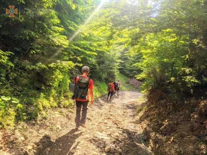 24-річна дівчина отримала сонячний удар в горах – 03