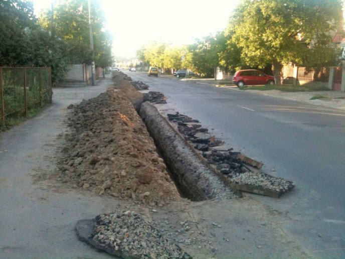 На одній із вулиць Мукачева міняють труби (ФОТО)  – 03