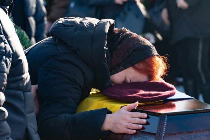 Двоє дітей втратили батька: в Ужгороді поховали полеглого Героя – 02 Двоє дітей втратили батька: в Ужгороді поховали полеглого Героя – 02