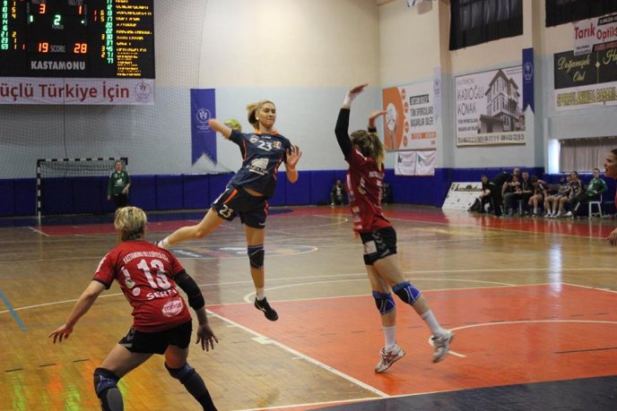 Гандболістки з Ужгорода вдруге поступились суперницям з Туреччини – 13