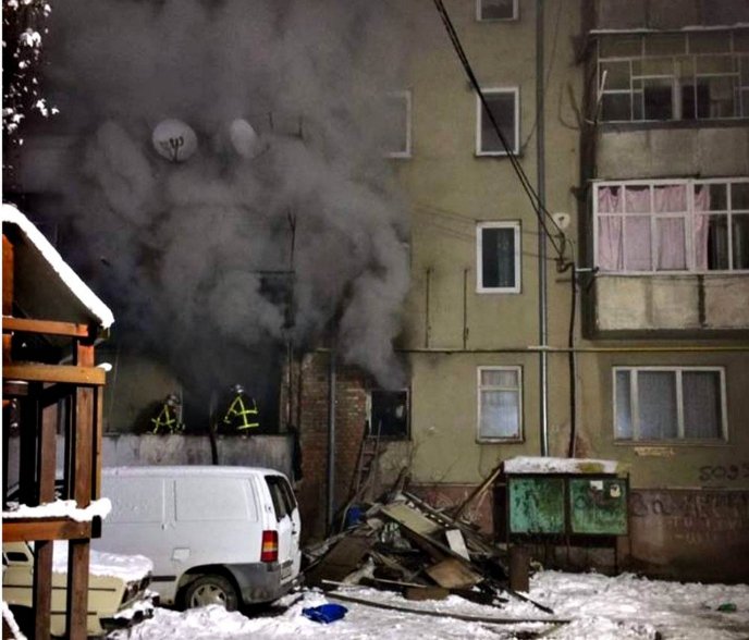 Пожежа у п’ятиповерхівці: з будинку евакуювали людей – 01