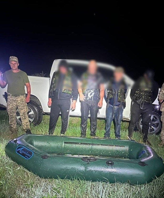 Прикордонники розповіли про інцидент поблизу кордону з Угорщиною – 01 Прикордонники затримали групу чоловіків
