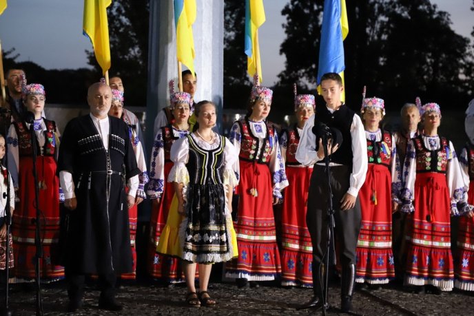 Світанок в Ужгороді зустріли молитвою за Україну – 01