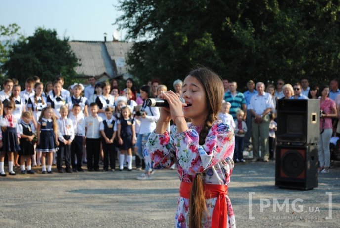 Мукачівська ЗОШ №4 патріотично відсвяткувала День знань – 18