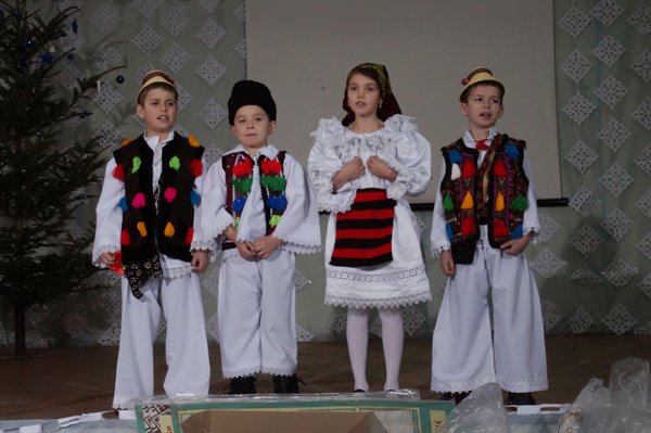 У Нижній Апші діти співали колядки румунською мовою – 02