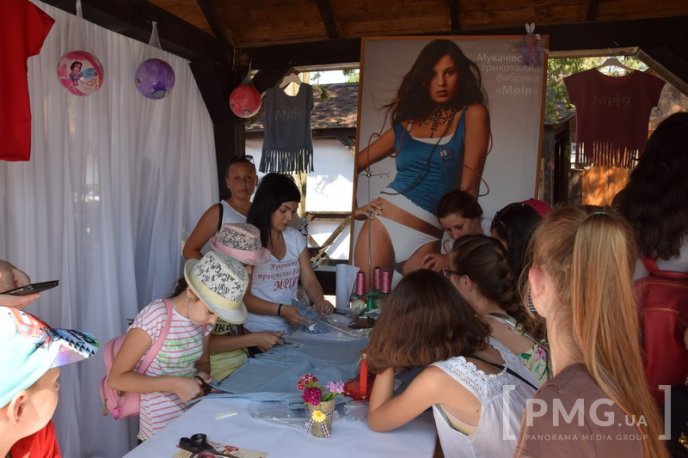 У парку "Перемоги" в Мукачеві влаштували свято для дітей – 10