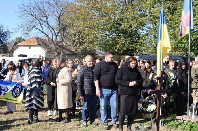 В останню путь провели закарпатця, який повернувся з Канади, щоб захищати рідну землю – 06