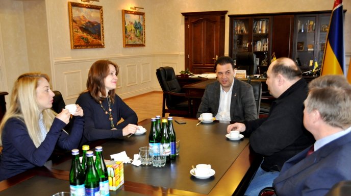 На Закарпатті нагородили трьох активних волонтерів – 02