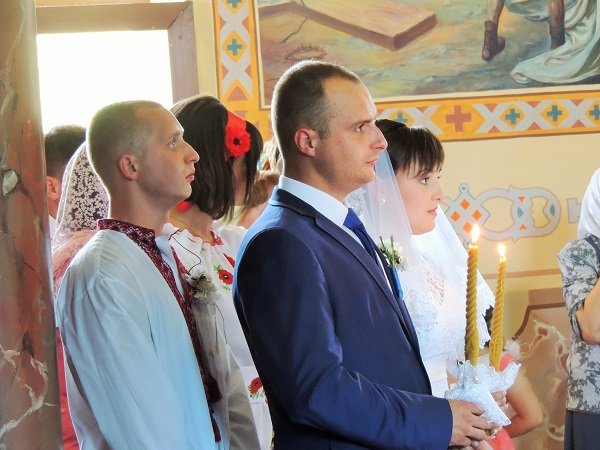 У Берегові відбулось весілля бійця АТО та медсестри – 04