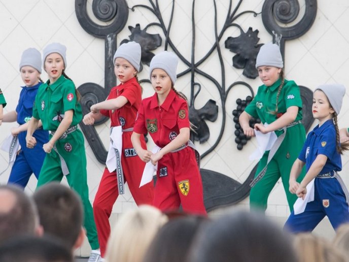 Як у центрі Ужгорода сьогодні танцювали – 08 Як у центрі Ужгорода сьогодні танцювали – 08