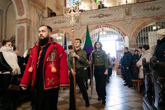 Ужгород першим в Україні прийняв Вифлеємський вогонь миру – 01