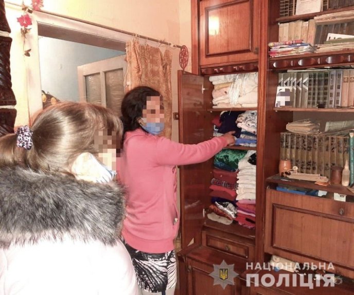 На Мукачівщині з будинку незрячої жінки вкрали гроші – 01