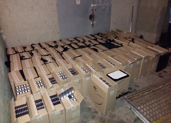 У Берегові від контрабандиста з Донецька вилучили 45 тисяч пачок цигарок – 01