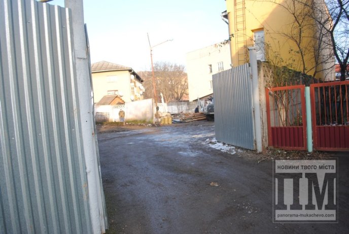 Мешканці вулиці Грушевського скаржаться на будівництво, яке знищило вулицю (ФОТО, ВІДЕО) – 07