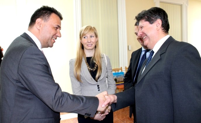 Керівництво Закарпаття підписало угоду з 10-ма регіонами Угорщини, Румунії та Сербії – 15