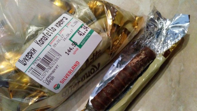 У мукачівському супермаркеті чоловіку продали цукерки з черв’яками – 01