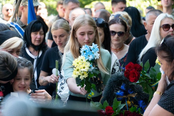 В Ужгороді сьогодні поховали двох молодих Героїв – 14