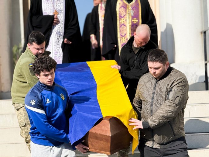 В останню дорогу у Мукачеві провели 26-річного захисника – 02