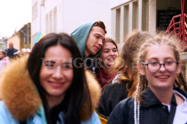 Ужгородом прогулялись актори серіалу "Школа" – 04