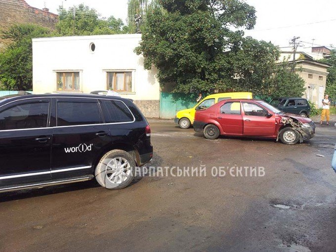 Сьогодні зранку в Ужгороді сталося ДТП (ФОТО) – 02