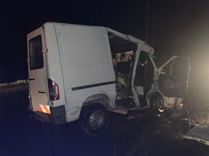 Водій у реанімації, а пасажир загинув: закарпатці потрапили в жахливу ДТП – 01