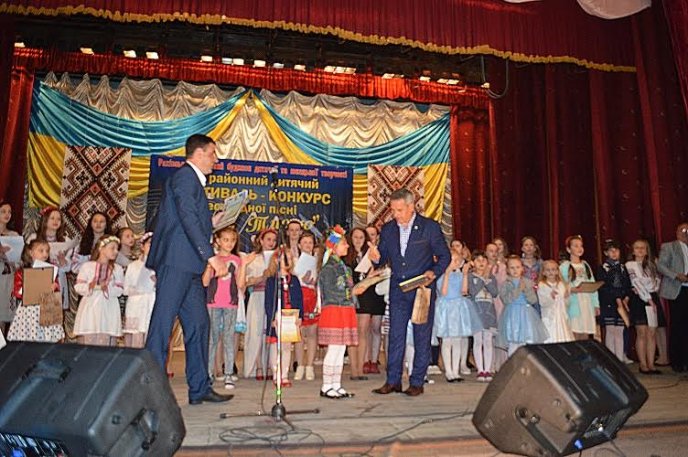У Рахові провели дитячий фестиваль-конкурс естрадної пісні із приємним сюрпризом вкінці – 07
