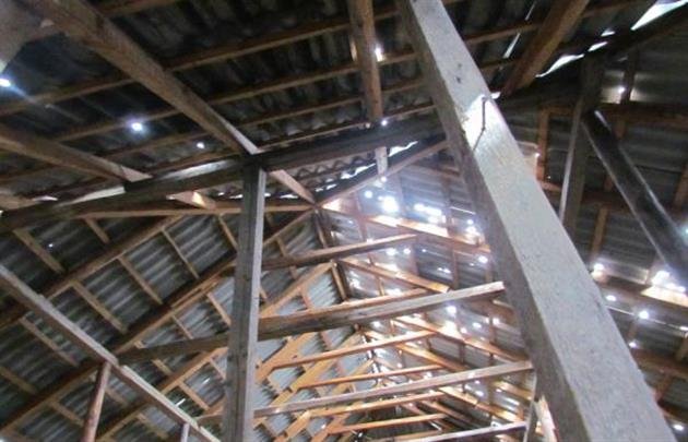 Мешканка Хустщини вирішила зберегти частину граду, що потріпав її обістя – 09