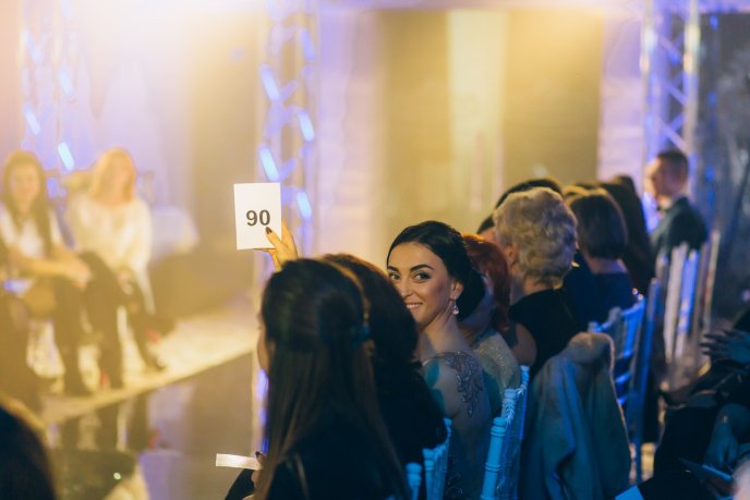 Мода заради життя: на Закарпатті відбувся ІІІ-й благодійний показ мод дизайнерки Роксолани Новак – 92